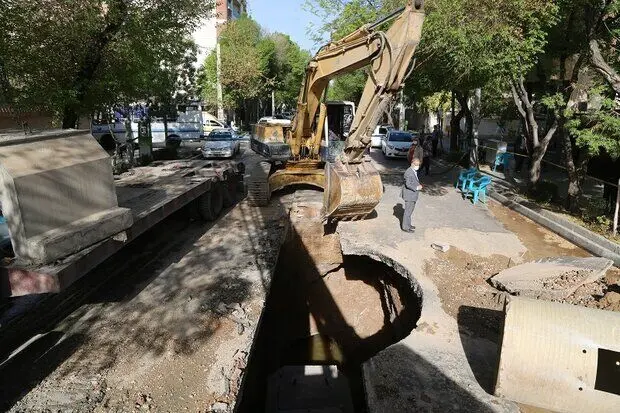 مشکل آب میدان قدس تهران تا ساعت ۱۵ امروز رفع می‌شود