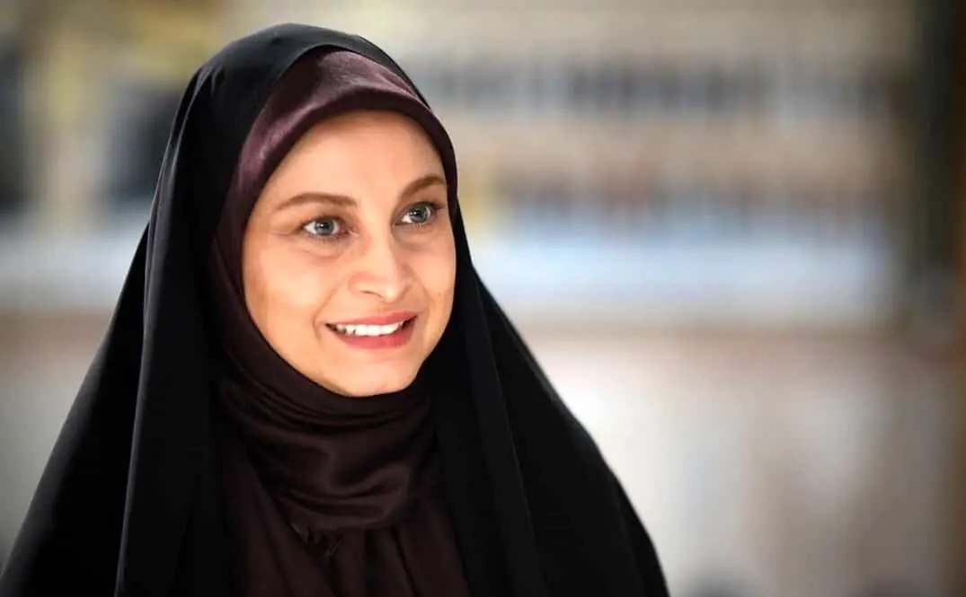 عکس جذاب عمهِ خانم سریال فاصله‌ها در دبی