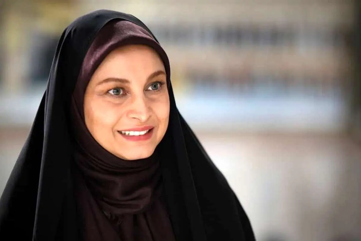 عکس جذاب عمهِ خانم سریال فاصله‌ها در دبی