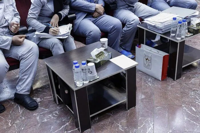 پول مردم را چه کسانی غارت می‌کنند؟/ از فساد چای دبش رسیده‌ایم به برنج دبش