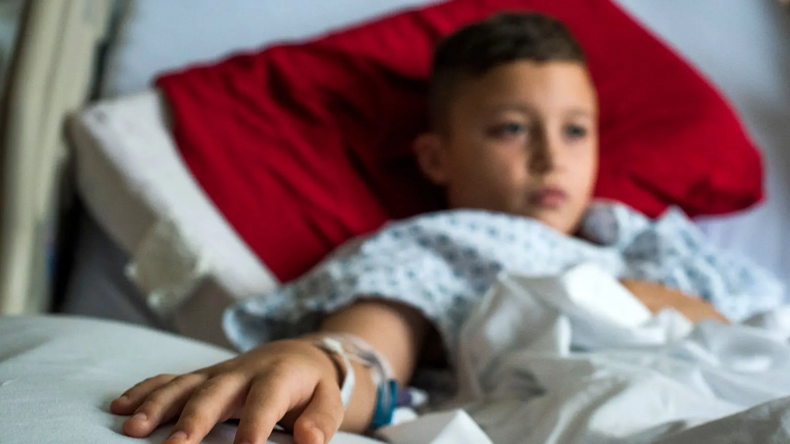 روزانه ۱۰۰۰ کودک مبتلا به آنفلوانزا به بیمارستان مراجعه می کنند
