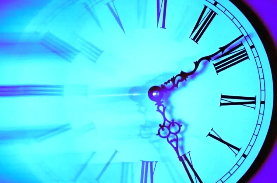 ساعت‌های اتمی خوابیدند؛ زمان رسمی آمریکا عقب ماند!