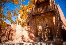 تصاویر؛ پاییز خلوت در روستای تاریخی ابیانه؛ سکوتی پررنگ‌تر از رنگ‌های پاییزی
