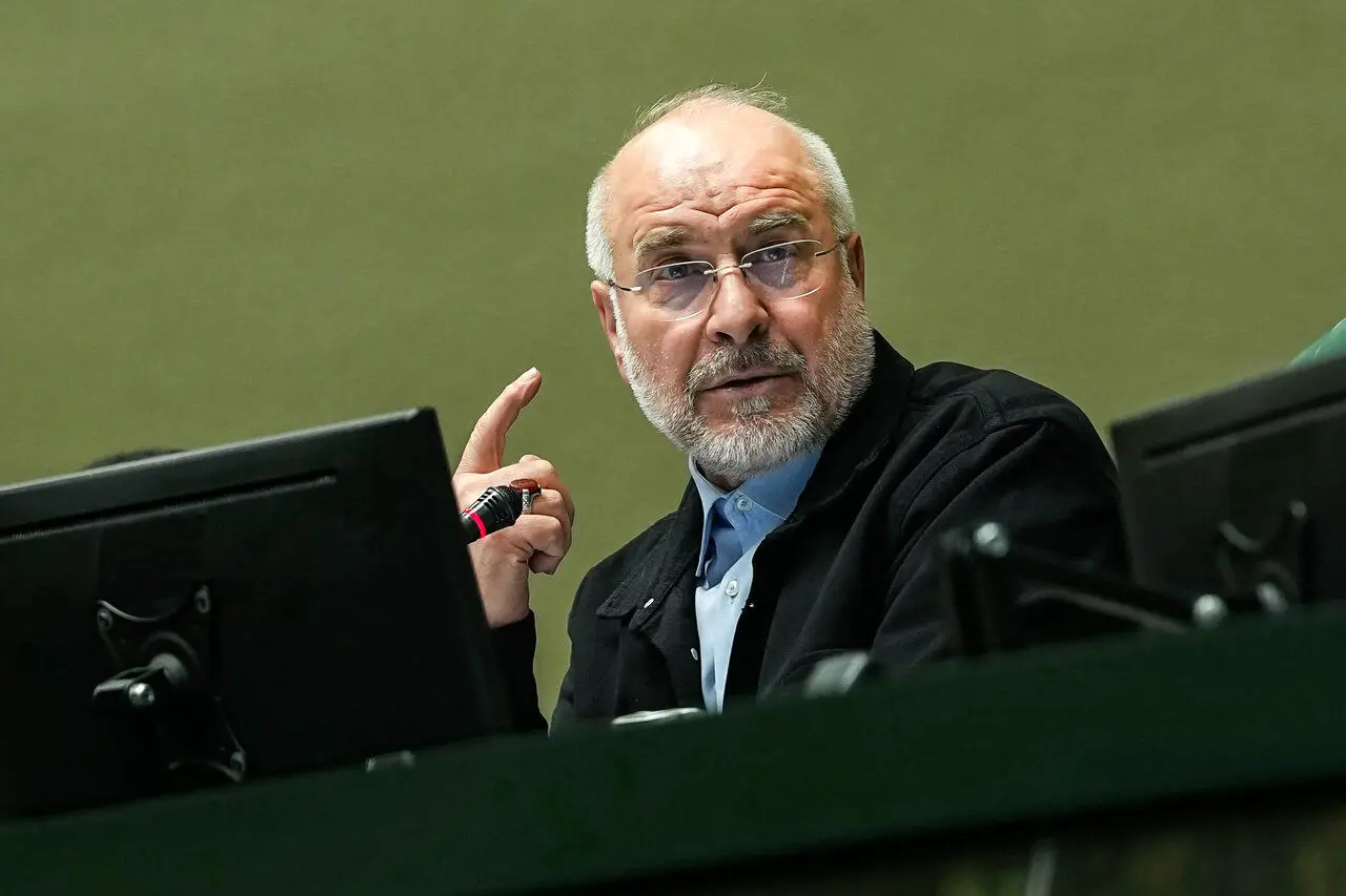 توضیح قالیباف درباره افزایش پلکانی و معکوس حقوق‌ها