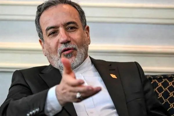 ببینید؛ عصبانیت استقلالی‌ها از کری‌‌خوانی ۶ تایی‌ها توسط عراقچی