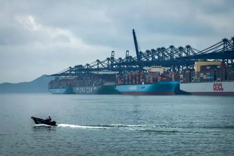 وال استریت ژورنال: آمریکا کشتی عازم ایران را توقیف کرد