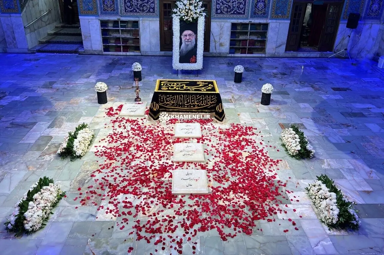 اینستاگرام، صفحه «رواق دارالذکر» مزار رهبر شهید انقلاب را مسدود کرد