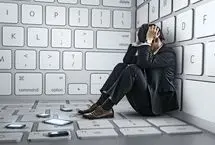  انسان تنها در میان ارتباطات بی‌روح مجازی‌