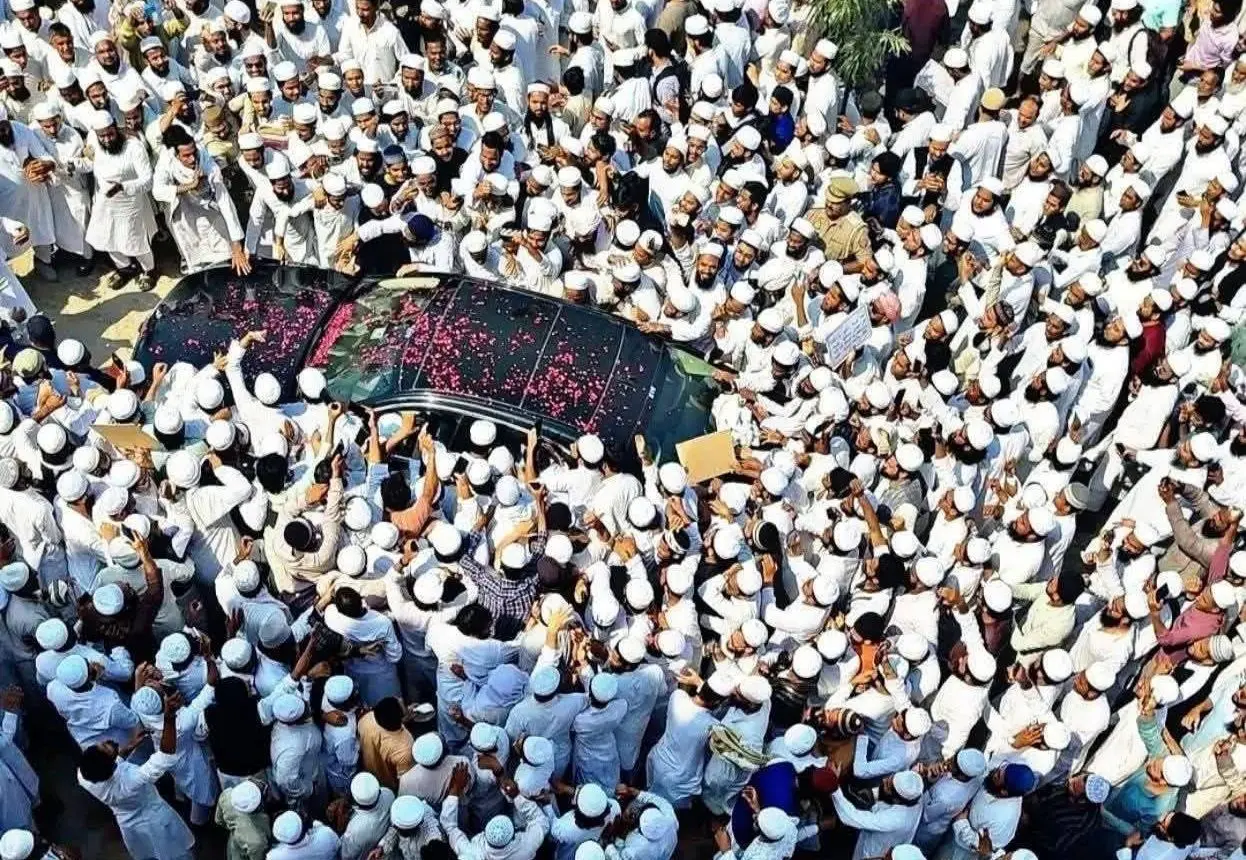 اشتیاق طلبه‌های دیوبند برای دیدن وزیر خارجه طالبان