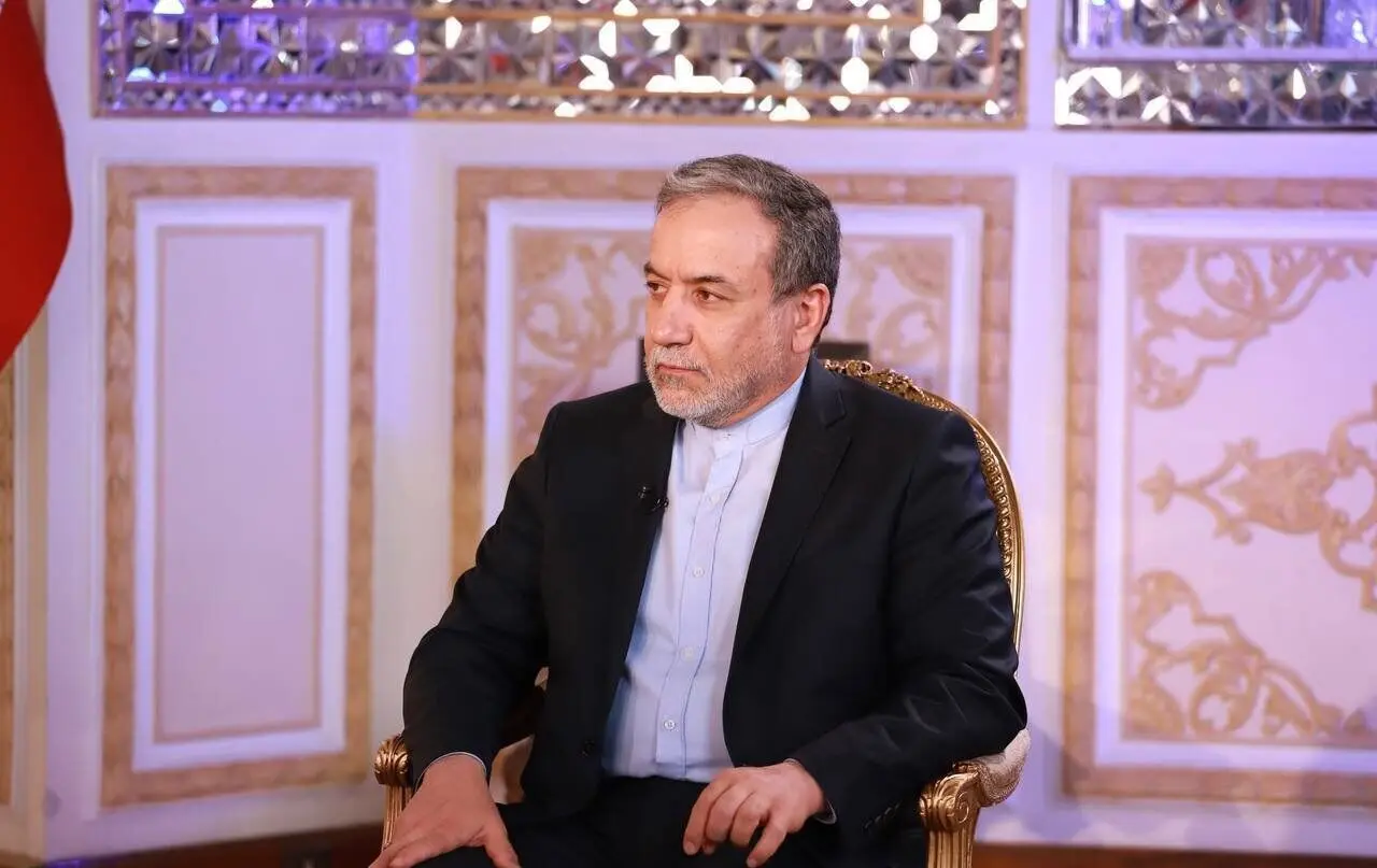 عراقچی: تصمیمات بزرگ در مجموعه مدیریت عالی نظام اتخاذ می‌شود؛ ما هر زمانی لازم باشد، سرباز هستیم