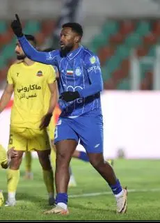 ستاره استقلال در پاریس دیده شد