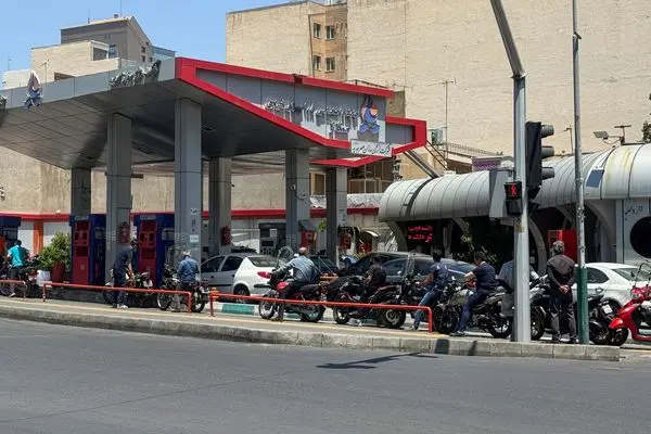 تصاویر؛ شلوغی پمپ‌بنزین‌ها در تهران
