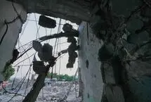 آثار بمباران مدرسه میناب روی صورت محمد