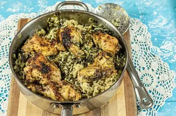 اسفناج پلو با مرغ و رب انار؛ غذای اصیل ایرانی 

