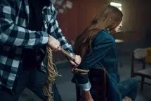 نقشه پیچیده دختر جوان تهرانی برای تیغ‌زدن پدر
