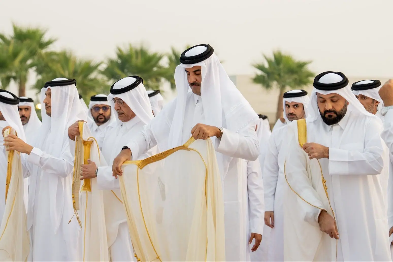 امیر قطر نماز باران اقامه کرد