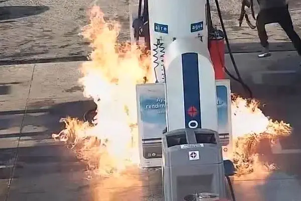 آتش زدن پمپ‌بنزین توسط افراد مسلح در گوادالاخارا 