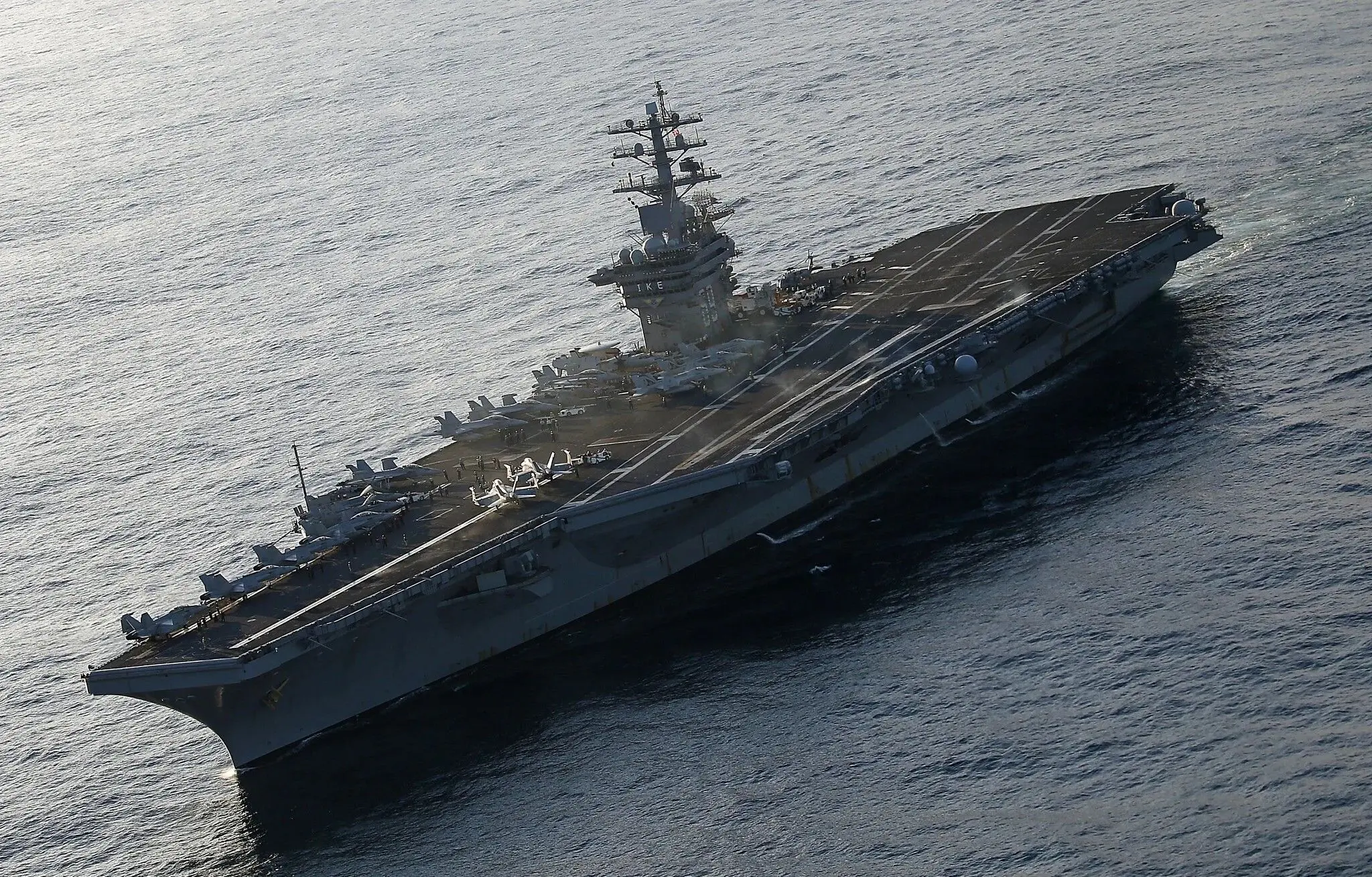 ناو هواپیمابر بوش برای دفاع از اسرائیل به مدیترانه می‌رود