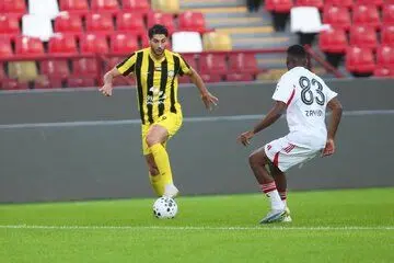 سپاهان، پرسپولیس و تراکتور به دنبال این لژیونر