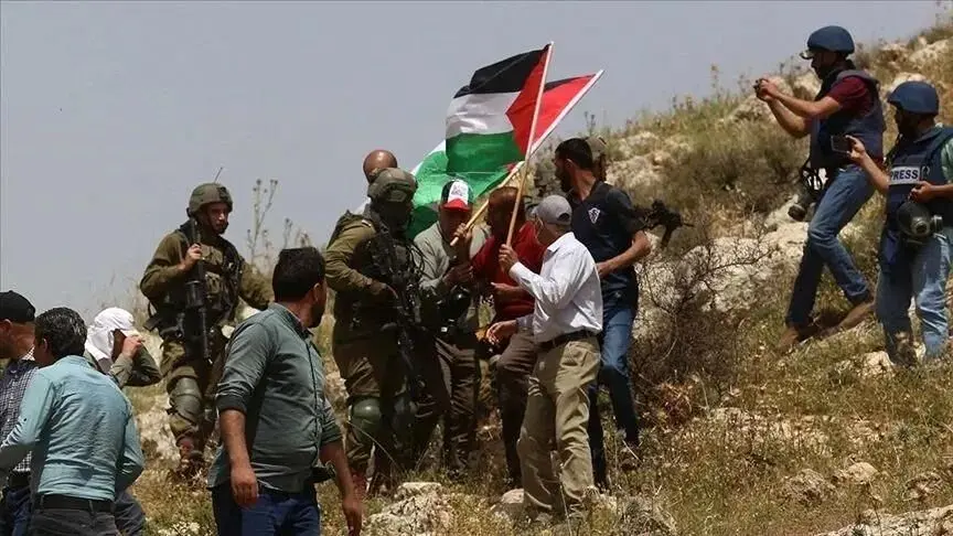  حمله شهرک‌نشینان به یک خبرنگار در کرانه باختری