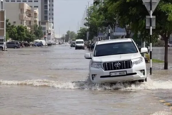 سیل در طائف عربستان خودروها را با خود برد