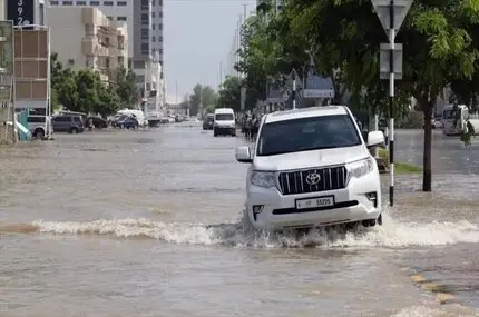 سیل در طائف عربستان خودروها را با خود برد