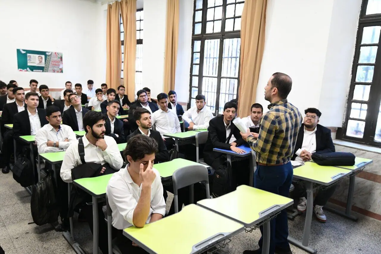 نماینده پیشین مجلس: آموزش‌وپرورش تعطیل است