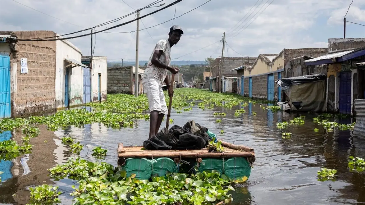 تصاویر؛ یک روستا در کنیا در پی طغیان دریاچه زیر آب رفت