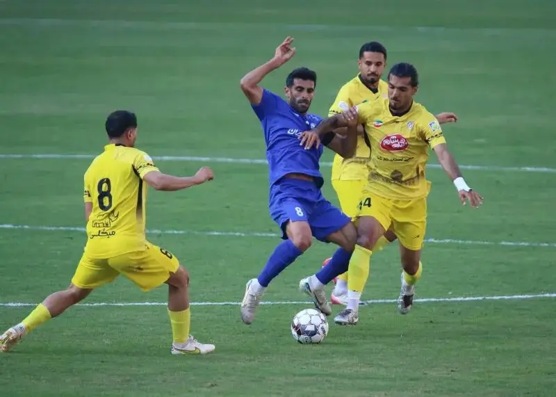 سردرگمی فوتبال در اسفندماه ایران