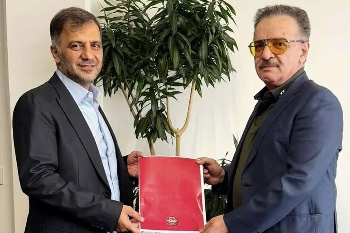 کاش یکی به این آقا بگوید این قدر حرف نزنید!