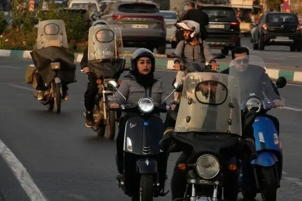 معاون حقوقی پزشکیان: می‌توان برای خانم‌ها گواهینامه موتورسیکلت صادر کرد
