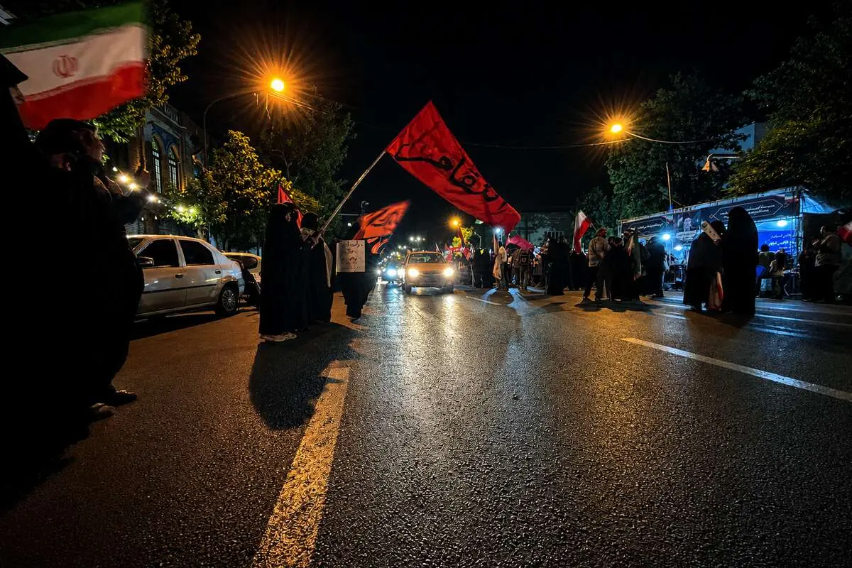 دست‌نوشته‌ای عجیب میان تجمع‌کنندگان شبانه