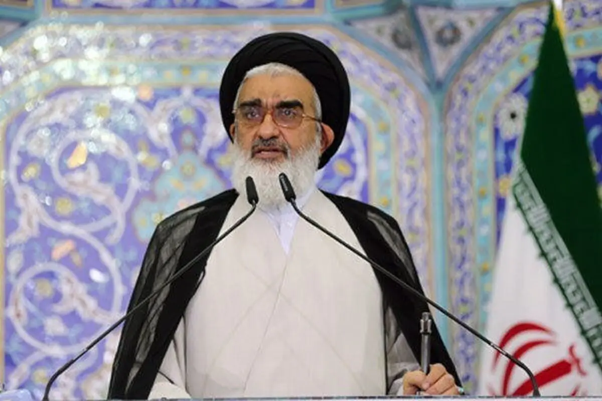 خطیب نماز جمعه قم: تنگه هرمز وارد دوران تازه ای با نظم جدید شده است