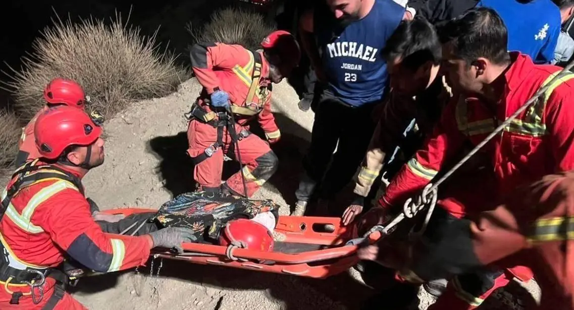 سقوط جوان ۱۸ ساله به دره در جاده وردیج / نجات معجزه‌آسای راکب موتورسیکلت

