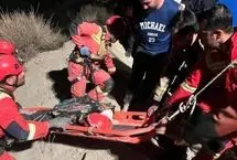 سقوط جوان ۱۸ ساله به دره در جاده وردیج / نجات معجزه‌آسای راکب موتورسیکلت

