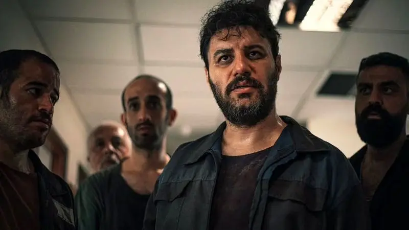 جواد عزتی در سریال وحشی