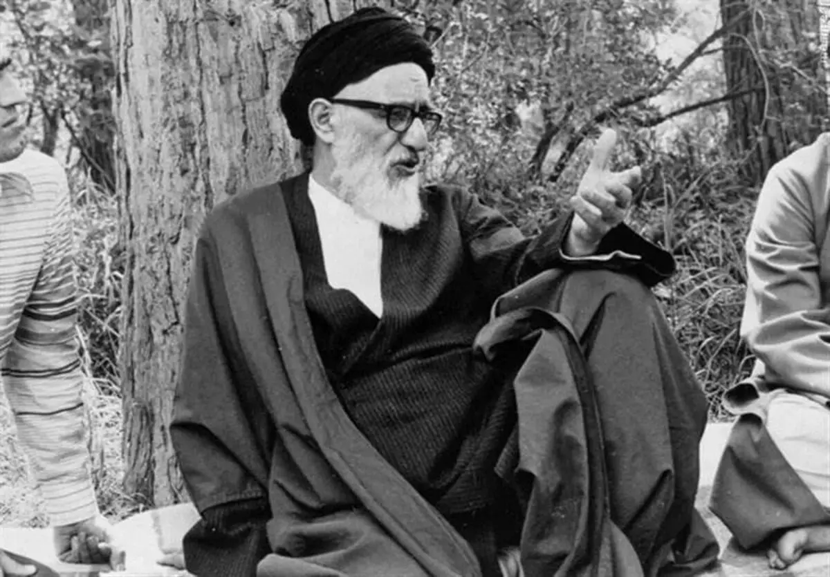 آیت‌الله طالقانی در ۲۷ سالگی و در جمع اهالی طالقان؛ سال ۱۳۱۶
