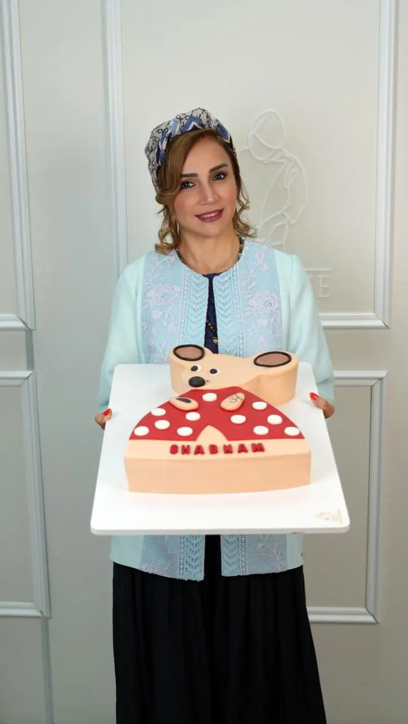 شبنم قلی‌خانی کیک تولد دوران کودکی خود را با دخترش پخت