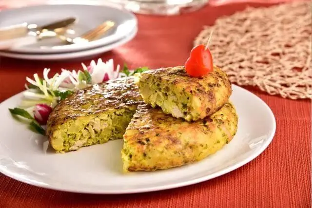 طرز تهیه کوکو چغترمه؛ صبحانه عروسی رشتی‌ها