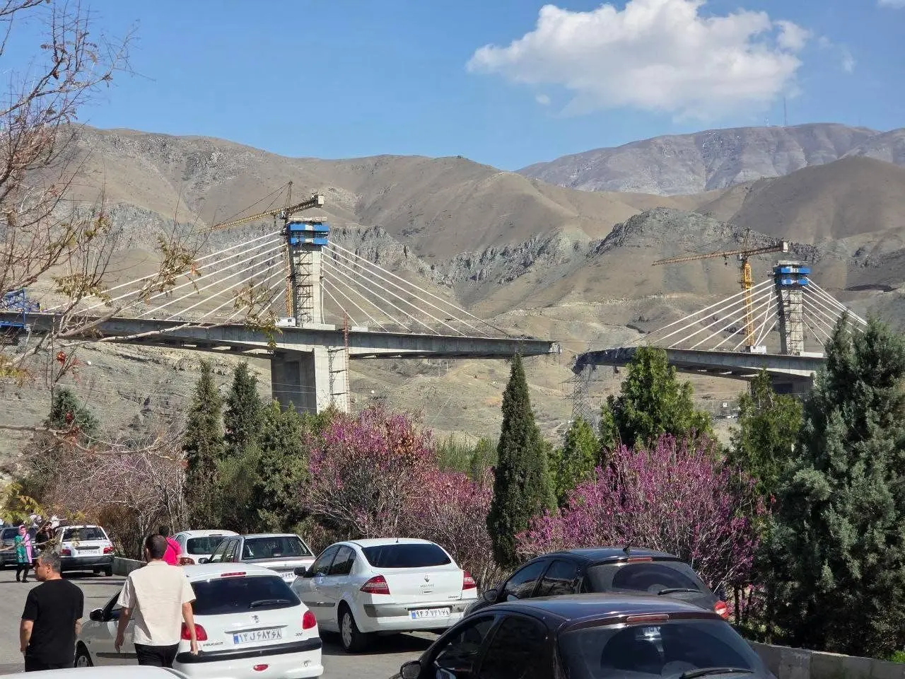 نخستین تصاویر از لحظات بعد از حملات هوایی  به پل B1 کرج