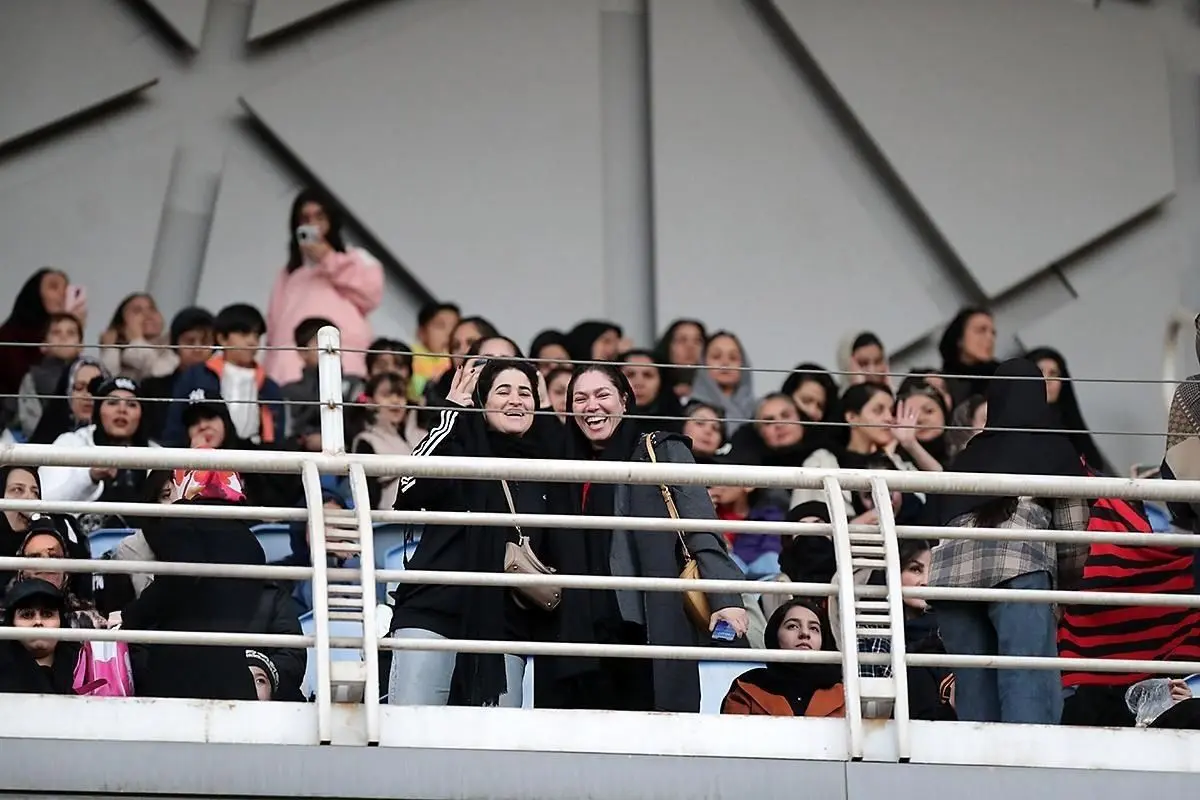 تصاویر؛ نخستین حضور زنان تماشاگر در ورزشگاه امام رضا(ع) مشهد