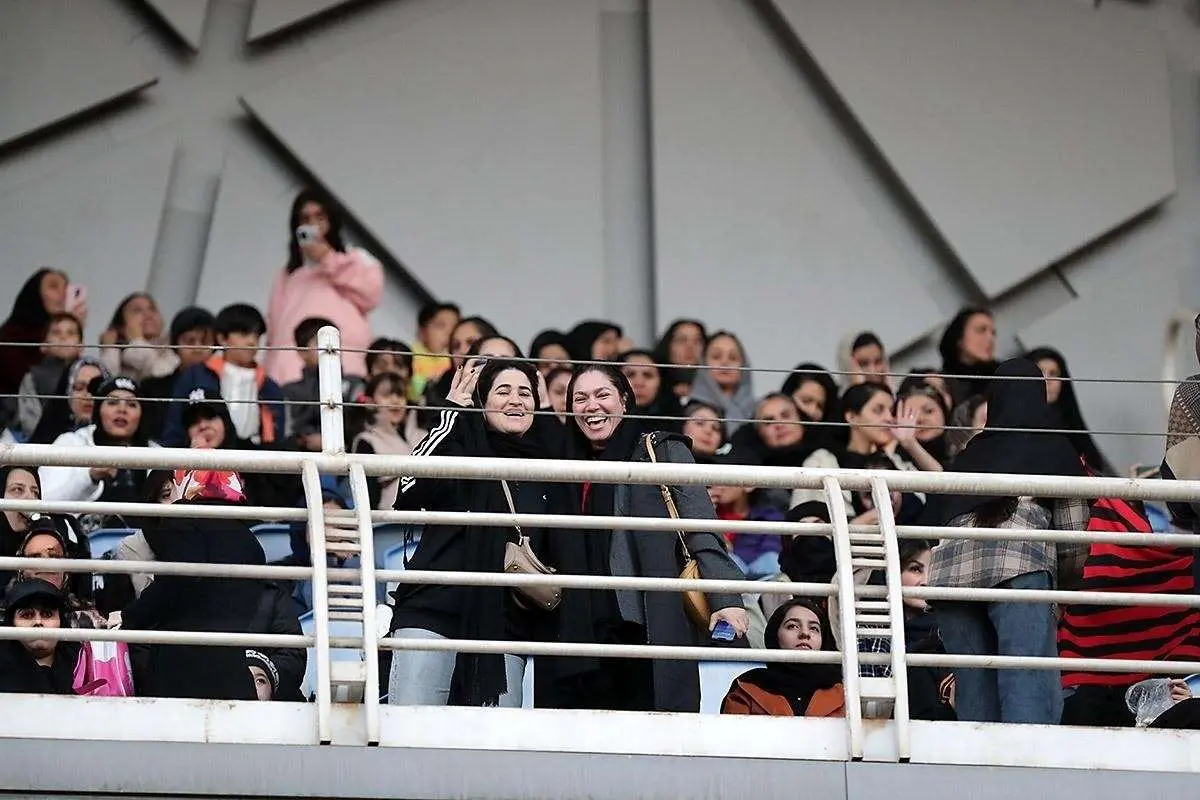 تصاویر؛ نخستین حضور زنان تماشاگر در ورزشگاه امام رضا(ع) مشهد