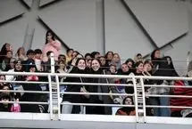 تصاویر؛ نخستین حضور زنان تماشاگر در ورزشگاه امام رضا(ع) مشهد