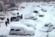 دفن خودروها زیر برف سنگین در روسیه
