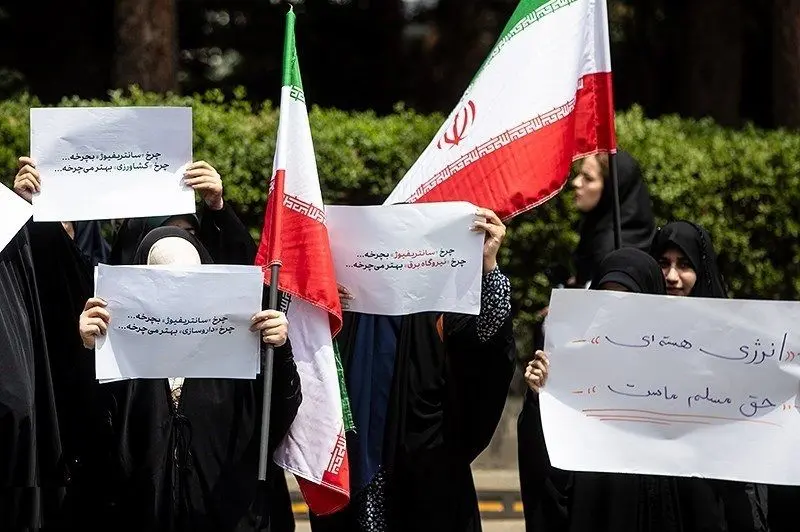 تصاویر؛ اجتماع دانشجویی در حمایت از حق غنی‌سازی اورانیوم