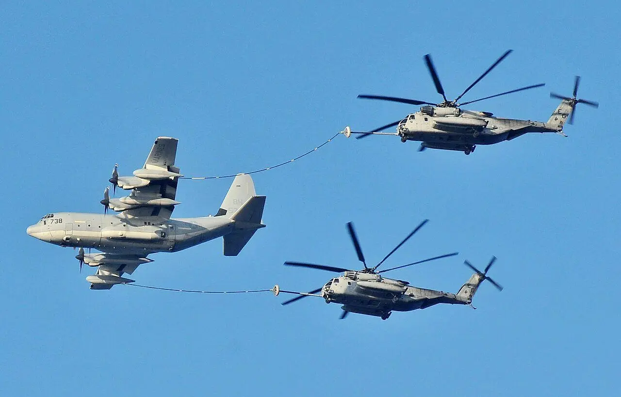 چرا سوخت‌گیری هوایی، خطرناک‌ترین مانور جهان است؟