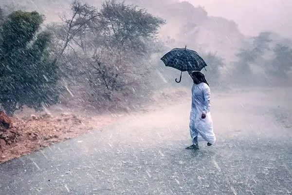 شادی عربستانی‌ها از بارش باران و تگرگ
