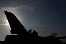 خروج خلبانان آمریکایی با چتر نجات از اف15