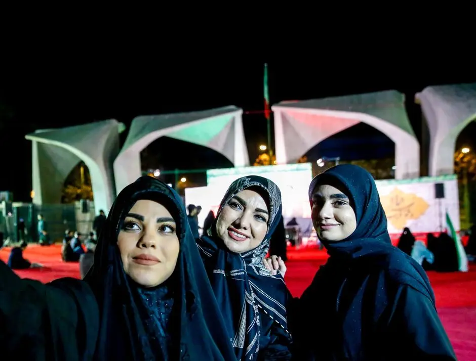 تصاویر؛ حاشیه و متن حضور در اطراف دانشگاه تهران