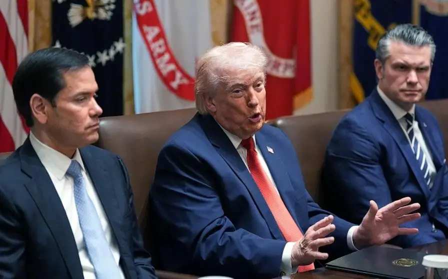 گاردین: جهان در چنگ اراده متزلزل ترامپ و مشاوران چاپلوسش قرار دارد
